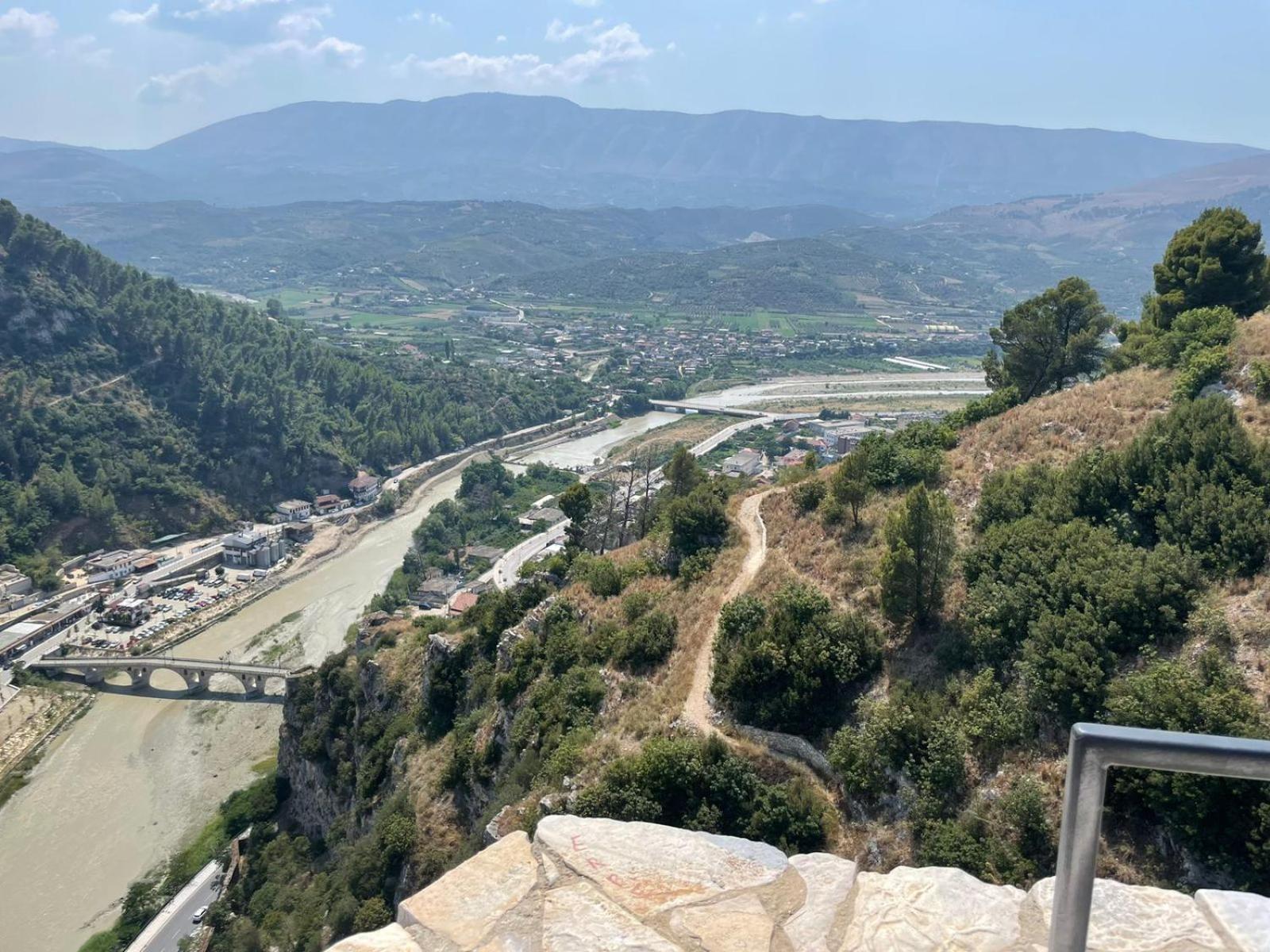 Anel'S Guesthouse Berat Exterior foto