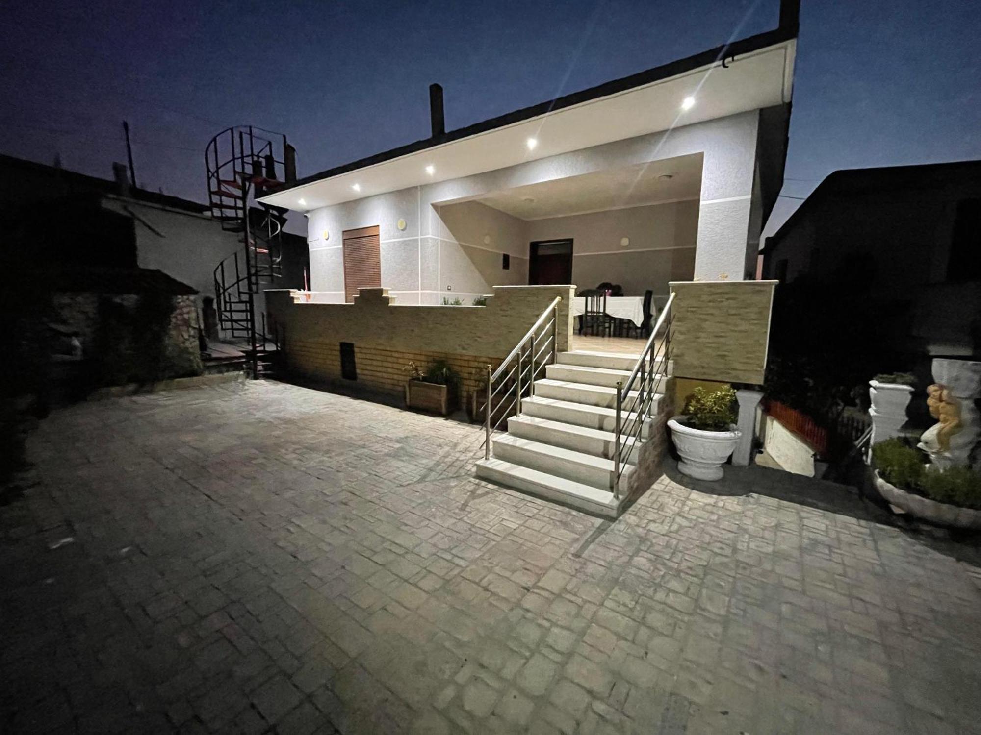 Anel'S Guesthouse Berat Exterior foto